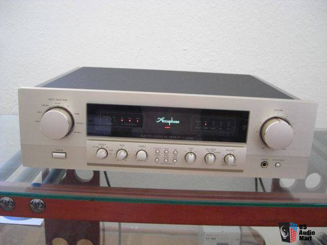 Accuphase C-2000