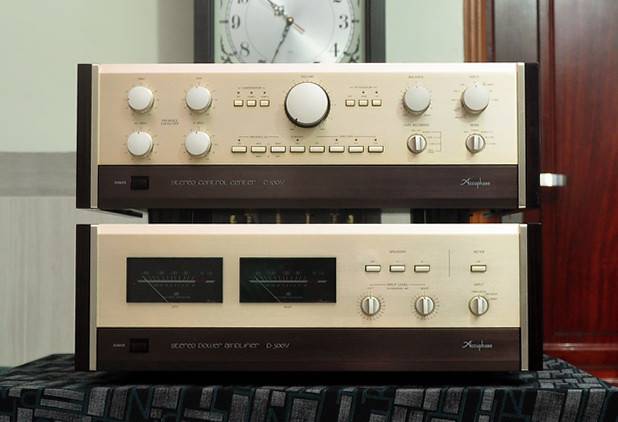 Accuphase C-200V