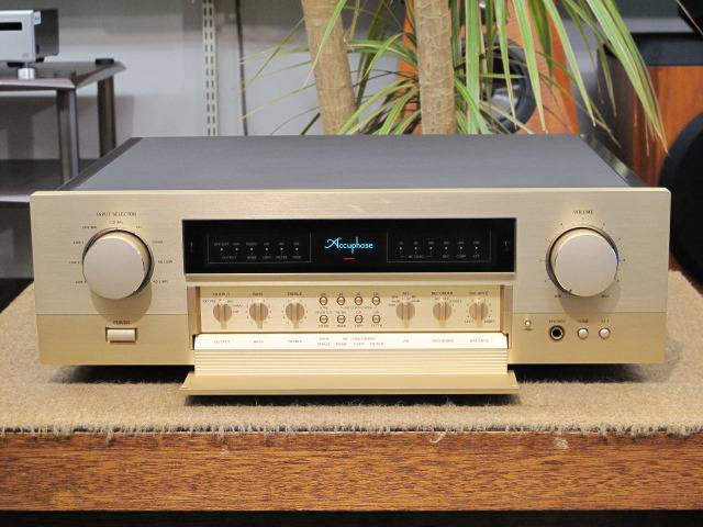 Accuphase C-2400