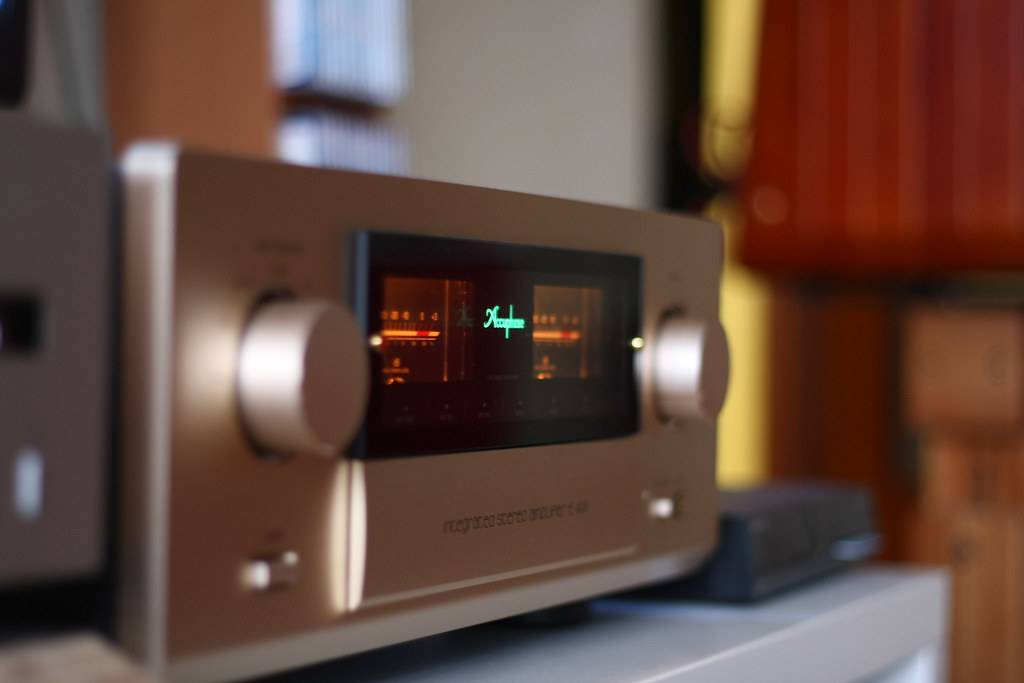 Accuphase E-408