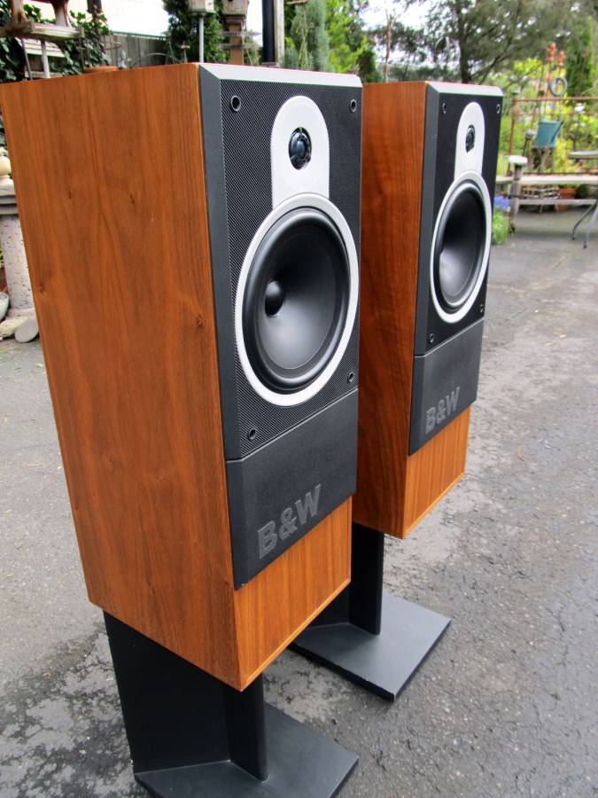 Bowers and Wilkins DM1800