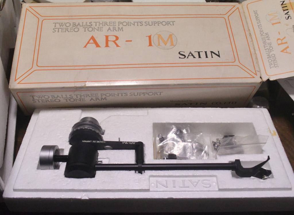 Satin AR-1 M